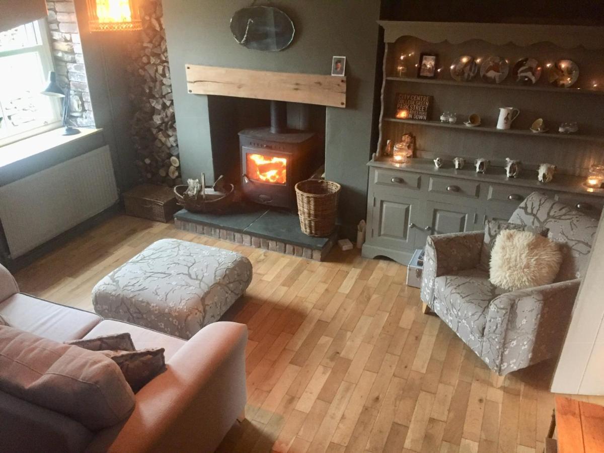 Efail Y Garn Bed & Breakfast Суонзи Екстериор снимка