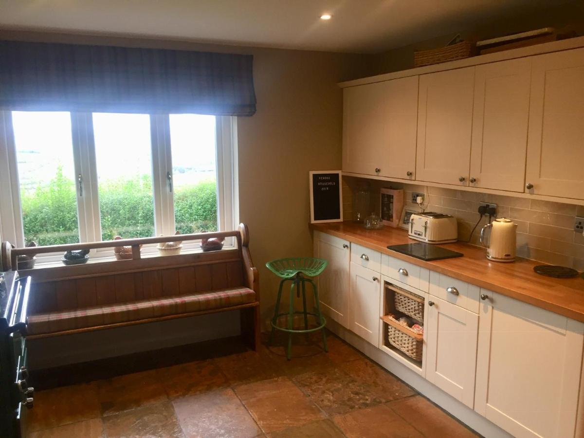 Efail Y Garn Bed & Breakfast Суонзи Екстериор снимка