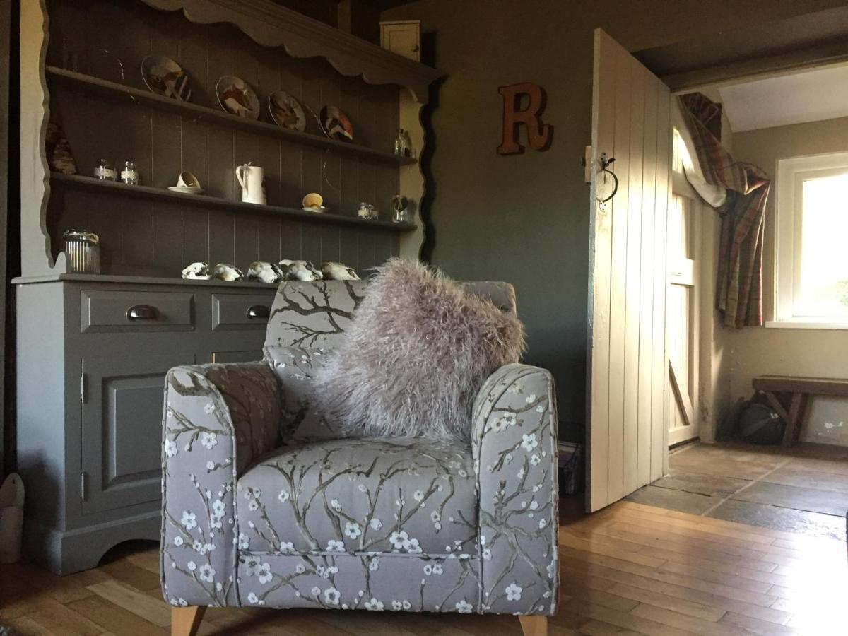 Efail Y Garn Bed & Breakfast Суонзи Екстериор снимка