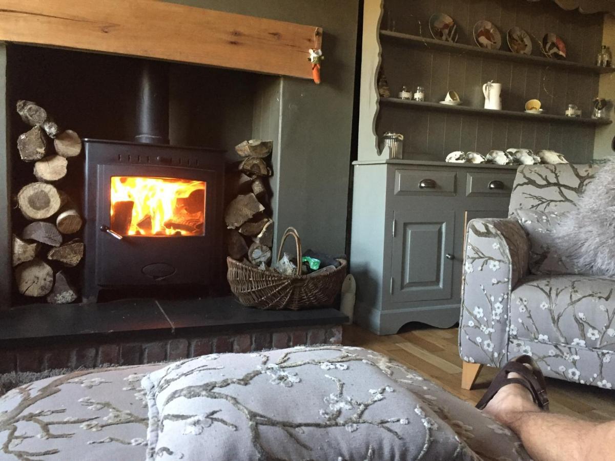 Efail Y Garn Bed & Breakfast Суонзи Екстериор снимка
