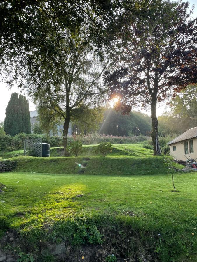 Efail Y Garn Bed & Breakfast Суонзи Екстериор снимка