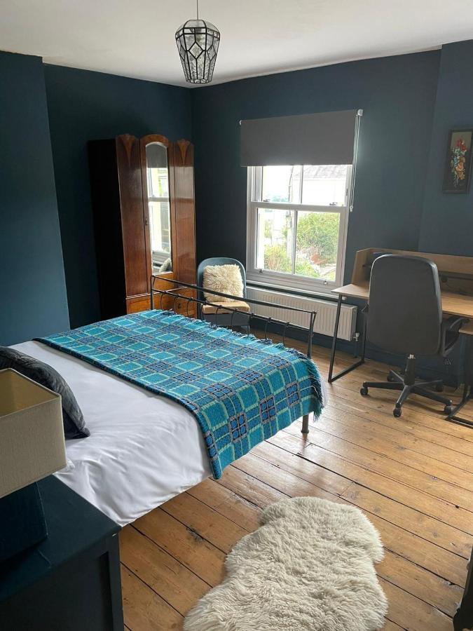 Efail Y Garn Bed & Breakfast Суонзи Екстериор снимка