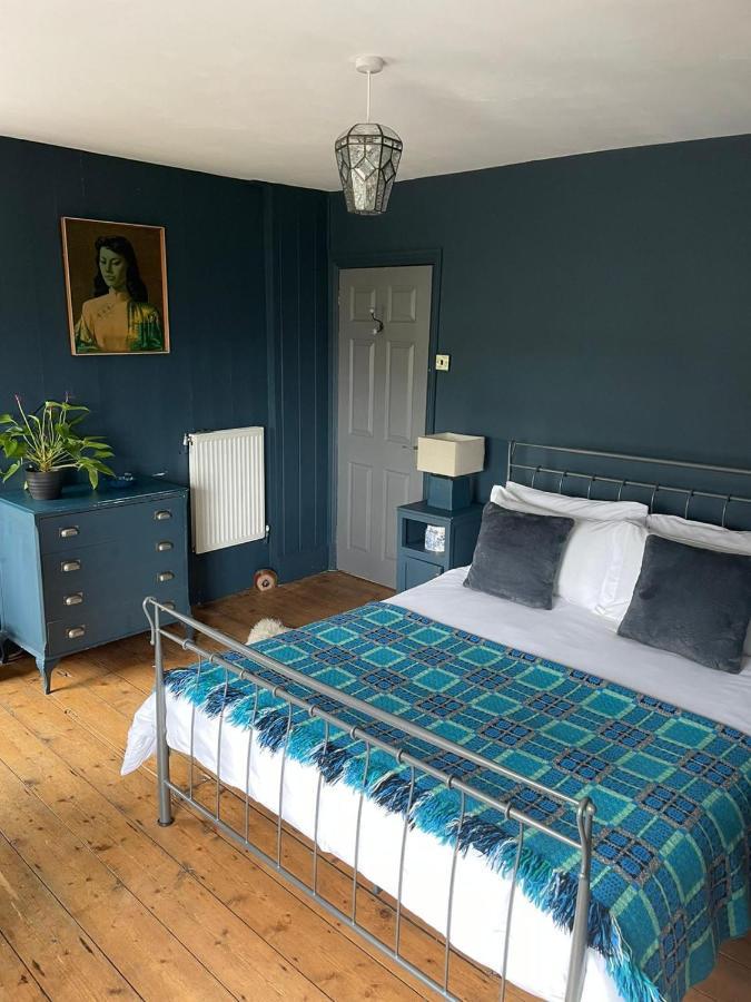 Efail Y Garn Bed & Breakfast Суонзи Екстериор снимка