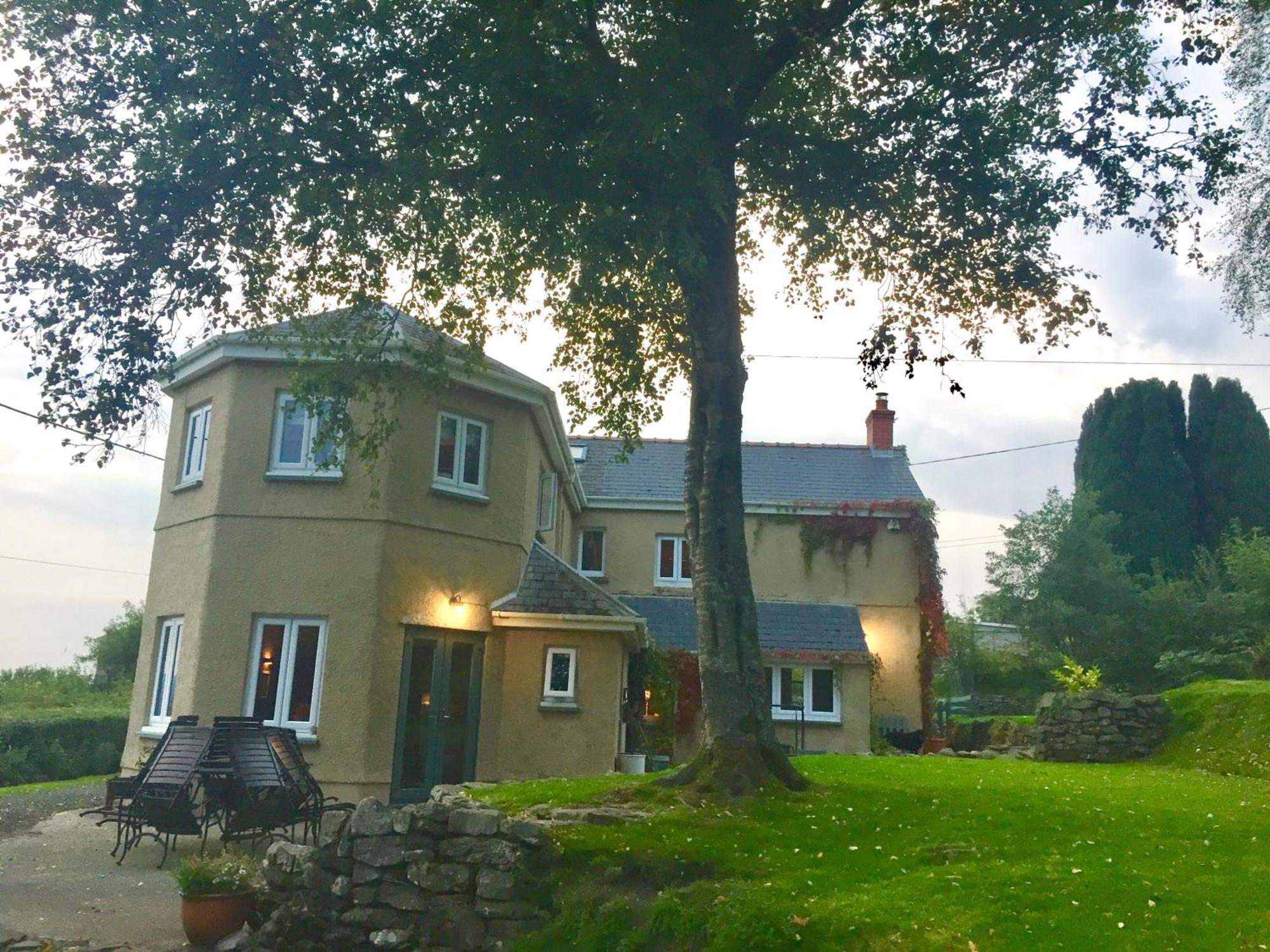 Efail Y Garn Bed & Breakfast Суонзи Екстериор снимка